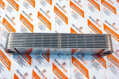 2892304 Теплообменник масляный Маслоохладитель Радиатор охлаждения масла COOLER OIL Cummins  ISX, QSX15 Взаимозаменяемые номера:  4965870, 4059460, 4059252, 3680595